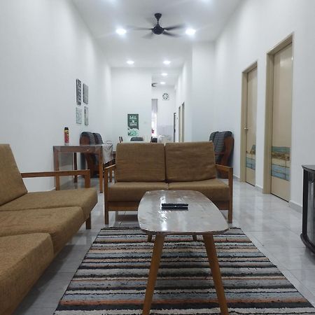 Homestay Batu Pahat, Bushra Extérieur photo